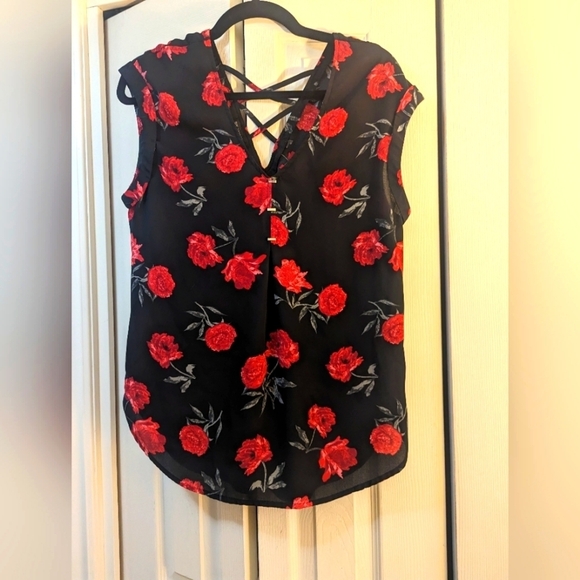 Sz small blouse 😁 - Picture 1 of 6